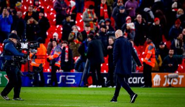 Engelse pers schrijft meteen na 1-4 nederlaag tegen PSV allemaal hetzelfde over Liverpool-coach Arne Slot