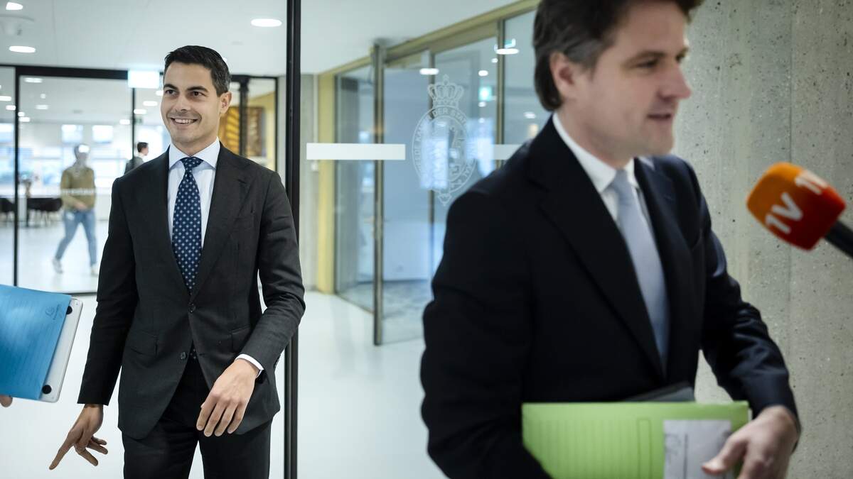 Rob Jetten (D66) en Henri Bontenbal (CDA) tijdens een schorsing van het debat in de Tweede Kamer over de uitslag van de verkiezingen.