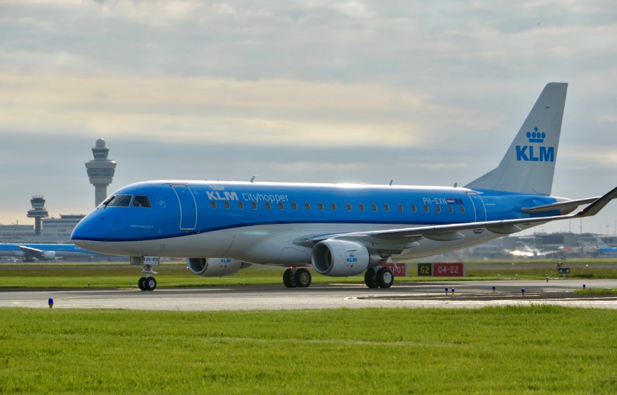Polderbaan tijdelijk dicht na technisch probleem KLM E175 - Luchtvaartnieuws