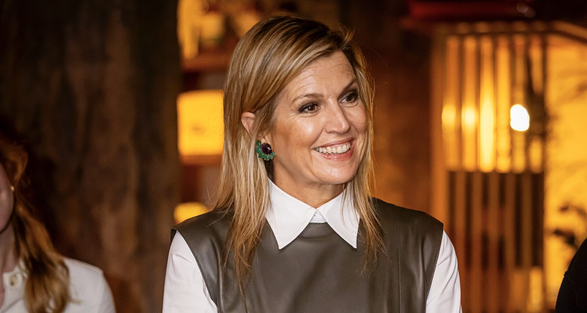 Koningin Máxima komt met slimme stylingtruc voor leren jurk