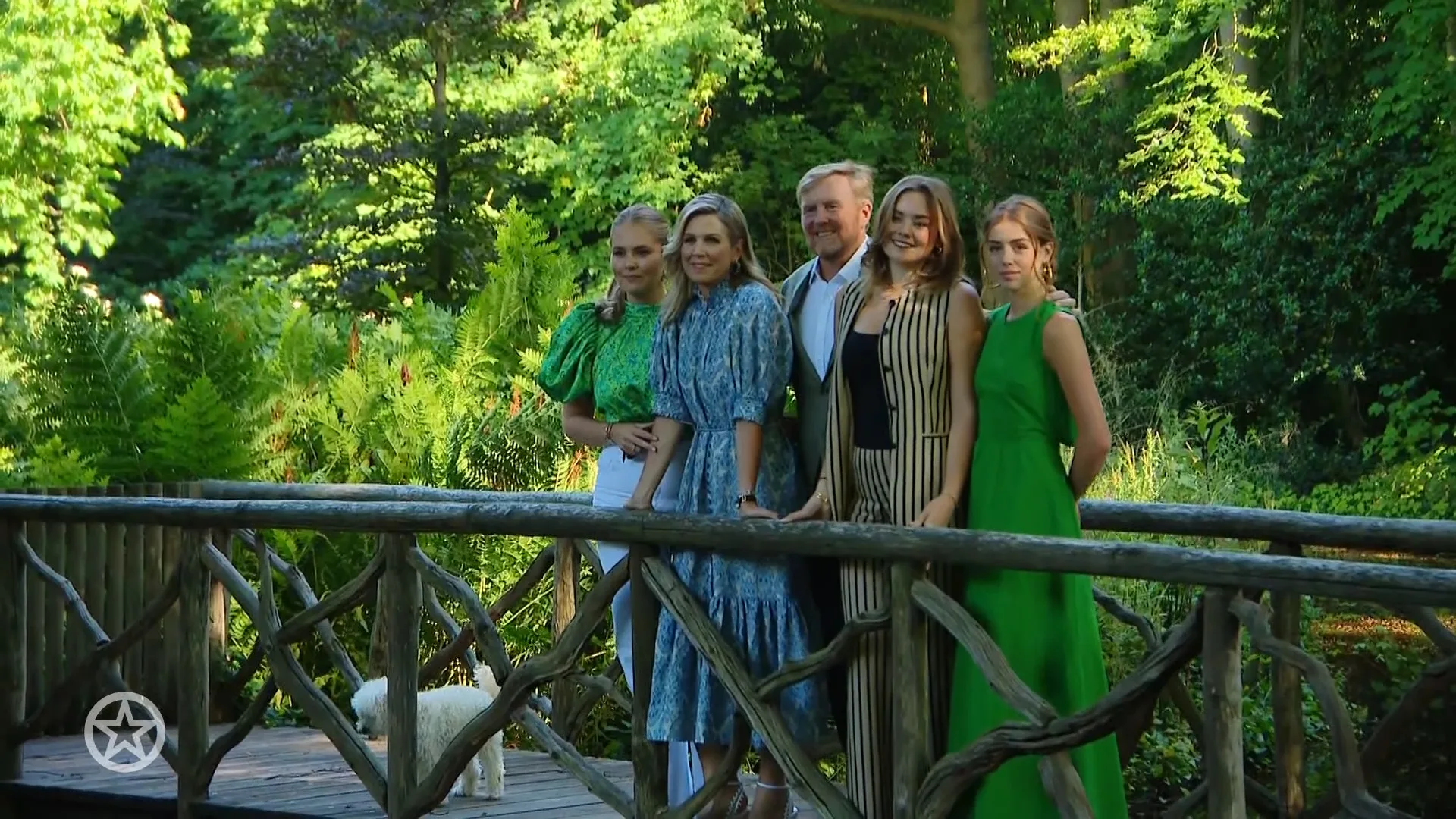 Koninklijk gezin poseert voor de pers