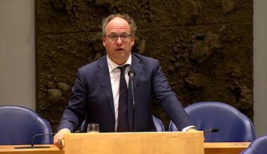 formatie beginnen met vier partijen 'groot risico' voor onderlinge verhoudingen