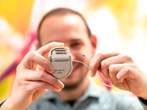 Diepe hersenstimulatie veilig en haalbaar bij ernstige tinnitus