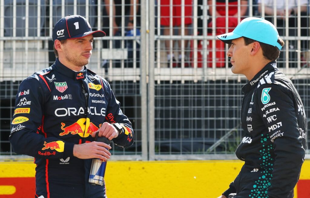 George Russell laat bom op de paddock vallen en voorspelt wie de GP van Qatar gaat winnen 2 Max Verstappen en George Russell na de kwalificatie