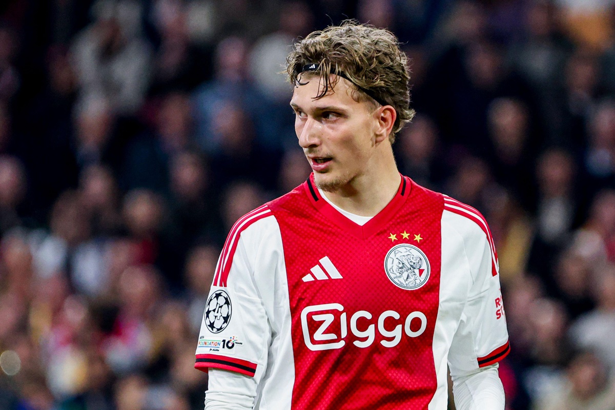 Foto: Plotseling ander geluid over Mika Godts en Ajax
