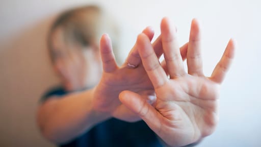 'Hij dreigde m'n ouders te vermoorden'