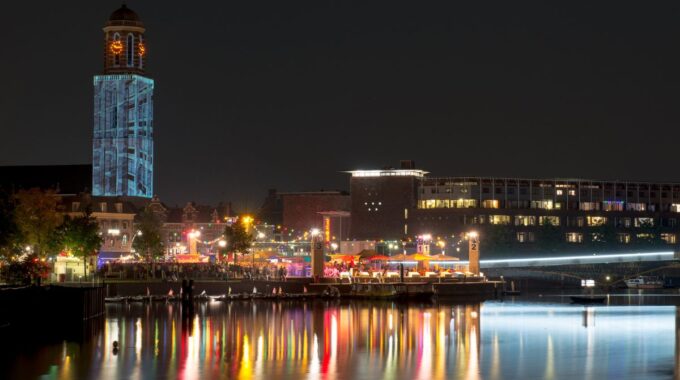 peperbus verlicht kunstprojectie