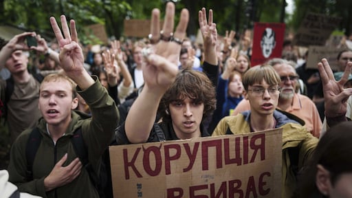 Oekraïne in ban van smeergeldaffaire rond ex-zakenpartner Zelensky: 'Bij inwoners overheerst woede'