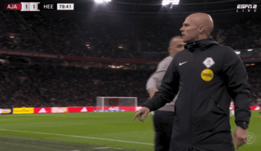 vierde man Kevin Puts is woest en loopt dreigend naar Ajax-bank