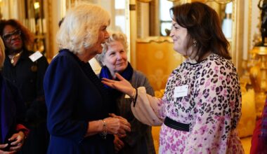 Koningin Camilla stelt een actrice een bizarre en gemene vraag