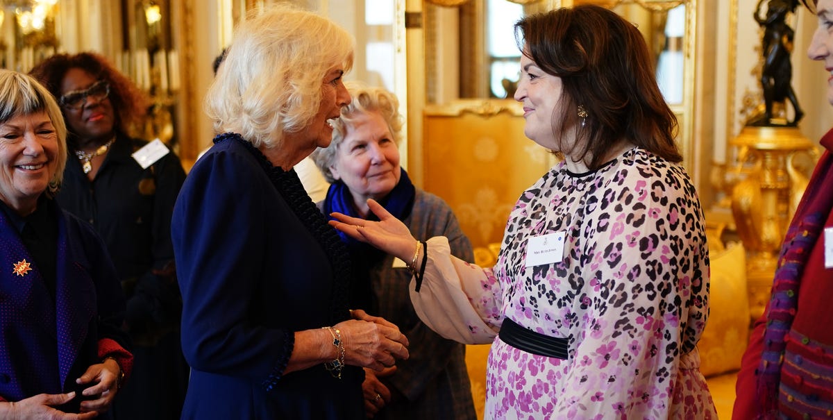 Koningin Camilla stelt een actrice een bizarre en gemene vraag