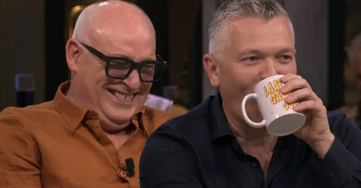 René van der Gijp maakt grap, Wouter de Winther grijpt naar z’n beker: ‘Flauw maar wél leuk!'