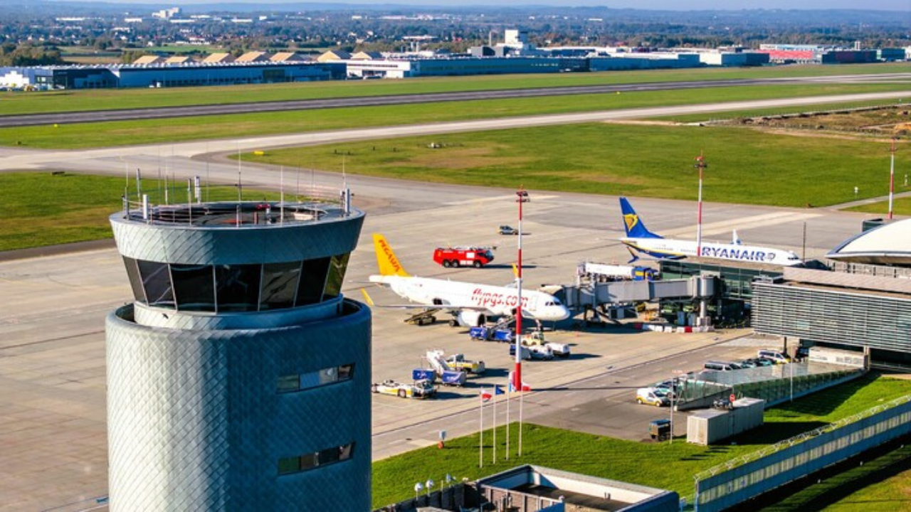 Polen sluit vliegvelden om bombardementen net over de grens - Luchtvaartnieuws