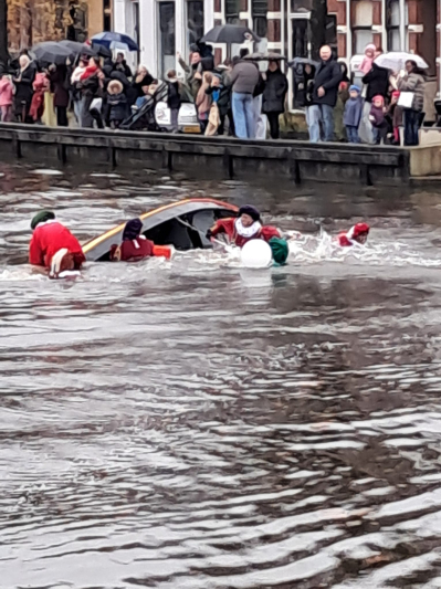 sinterklaas pietenboot kapseist 8 pieten en hulpsint.jpeg
