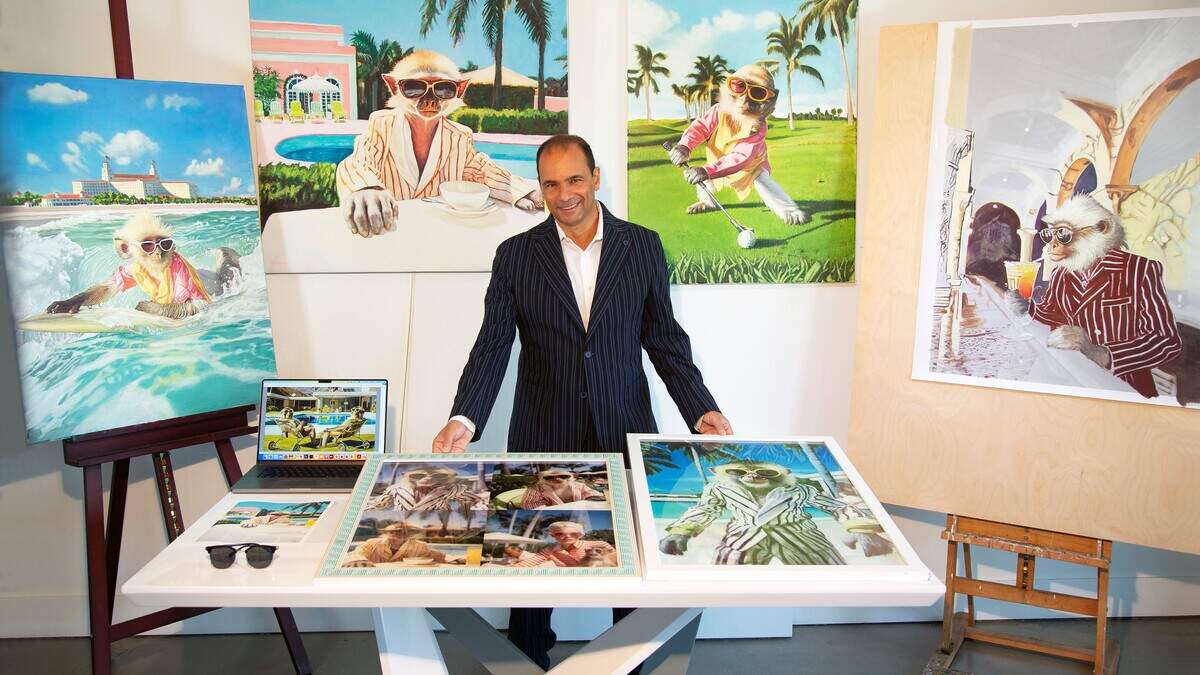 Antwerpse Amerikaan Serge Strosberg maakt naam met schilderijen van piekfijn uitgedoste apen: “Sommigen zien er Trump in”