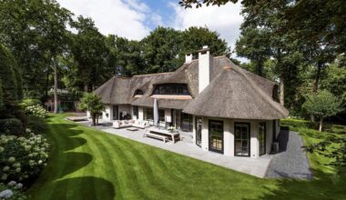 Sneakermiljonair Rendi Aditia wil € 3,25 miljoen voor Gooische villa