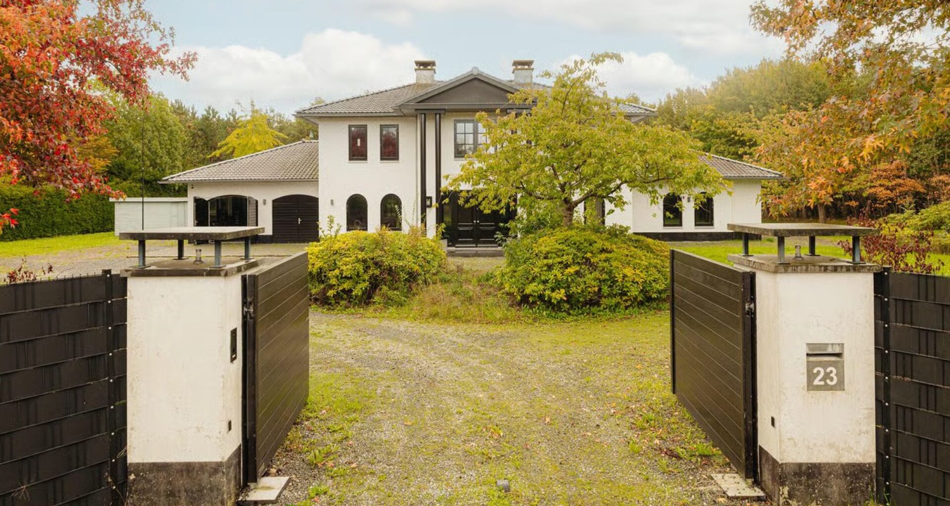 Voormalige villa van rapper Boef in Almere opnieuw te koop