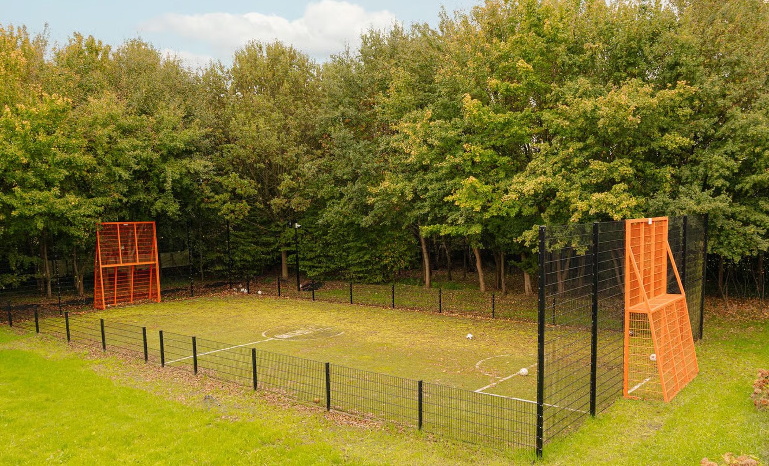 De voormalige villa van Boef is opnieuw te koop verschenen