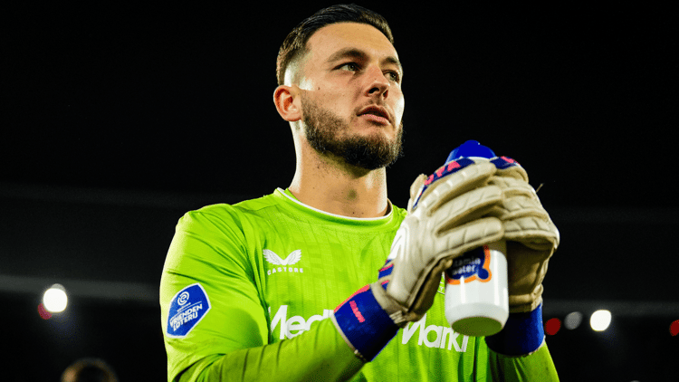 Justin Bijlow wordt al jarenlang geplaagd door blessures, waardoor hij nooit uit kon groeien tot vaste keeper van Feyenoord.
