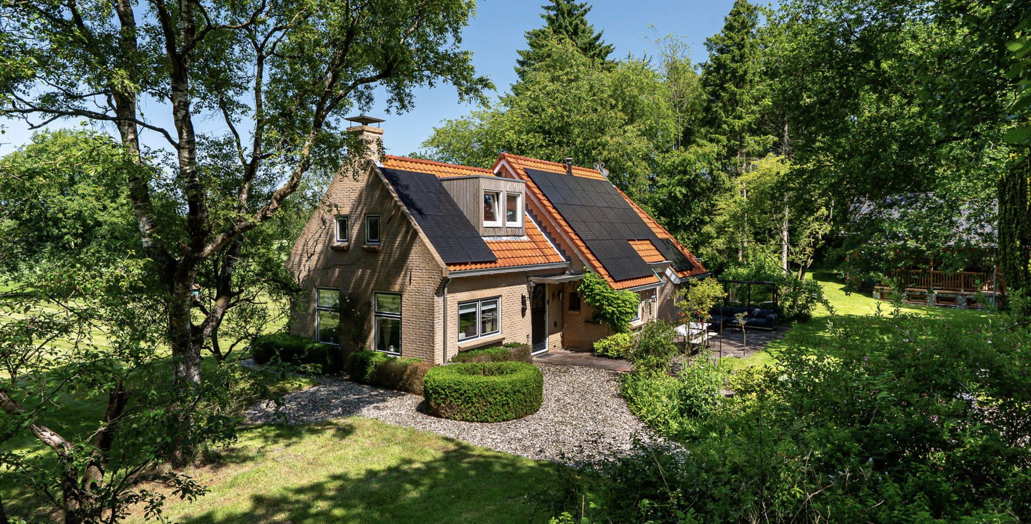 De woonboerderij van Arjen Lubach in Friesland