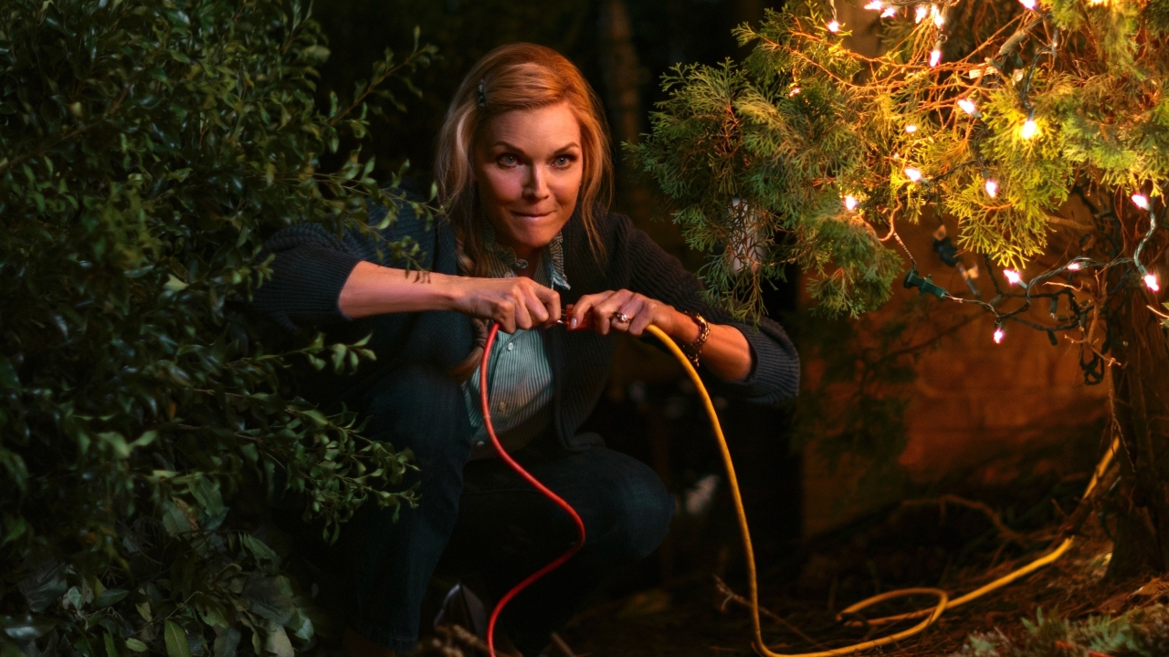 Michelle Pfeiffer luidt deze week de feestdagen in op Prime Video met 'Oh. What. Fun.'