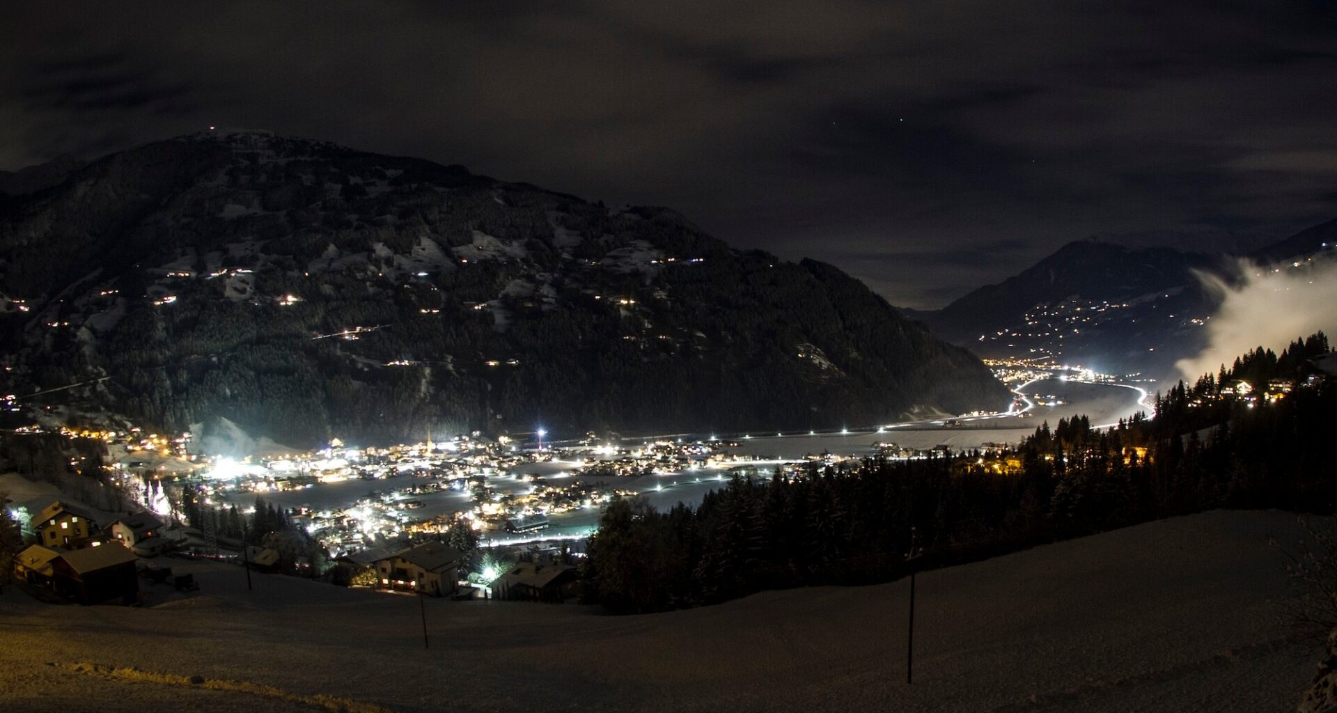 Politie lost waarschuwingsschoten op skipiste in Zillertal na dollemansrit