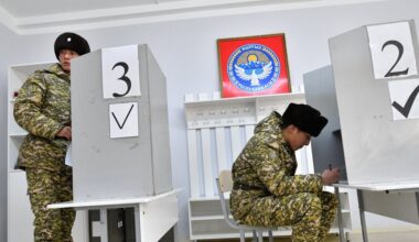 Veranderd kiesstelsel in Kirgizië helpt zittende president aan meer macht