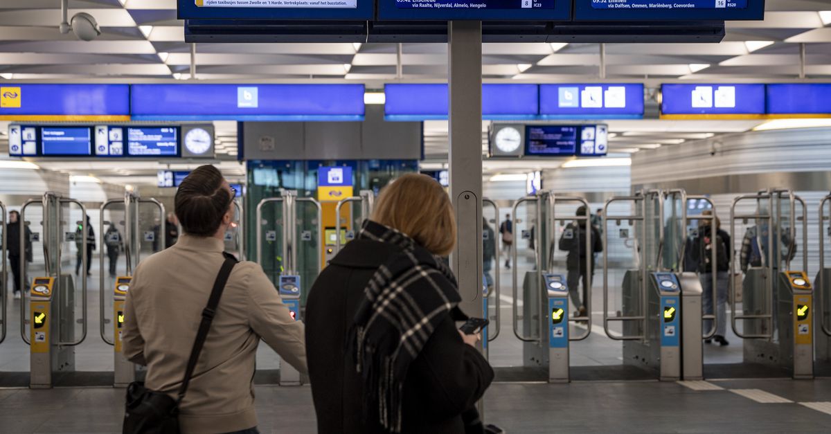 Verijdelde koperdiefstal verstoort treinverkeer rond Zwolle, beschadigde kabel inmiddels hersteld