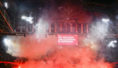 Een geforceerde nooduitgang en een onweerswolk van vuurwerk: hoe kon Ajax–Groningen zo ontsporen?