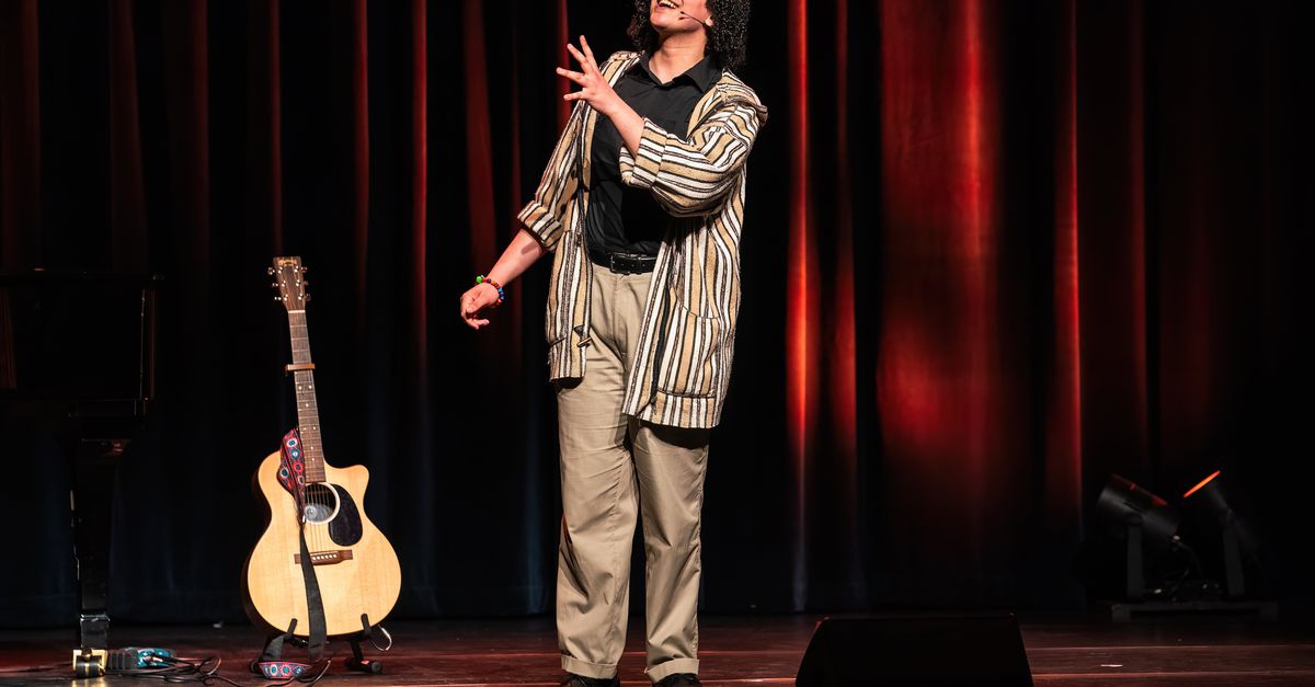 Ayoub Kharkhach maakt misschien wel het mooiste cabaretdebuut van 2025