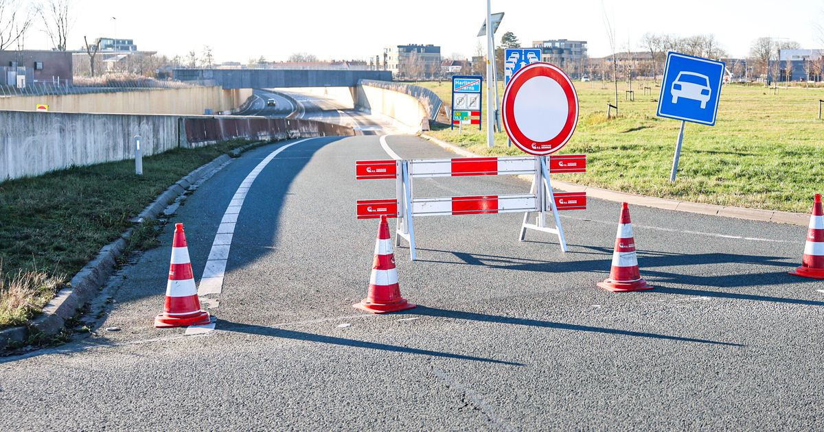 N31 bij Harlingen blijft de hele dag dicht: grote ijsplaat door lekkage aquaduct - Omrop Fryslân