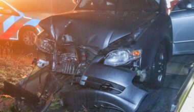 112 Nieuws: Auto's van de weg door gladheid, KNMI geeft code geel - RTV Oost