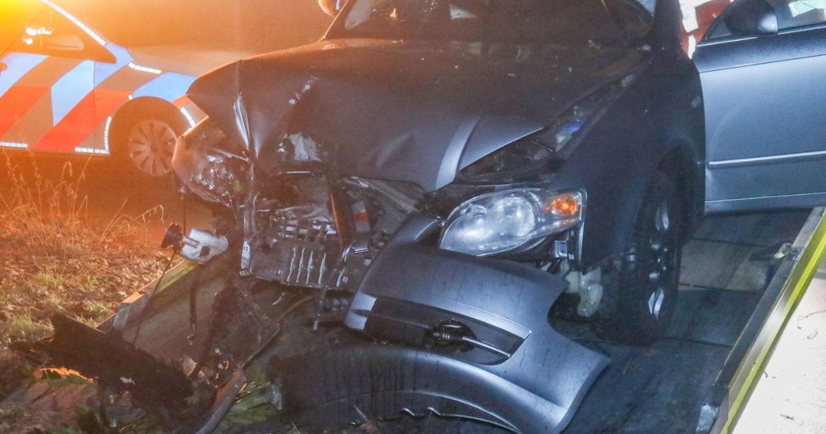 112 Nieuws: Auto's van de weg door gladheid, KNMI geeft code geel - RTV Oost