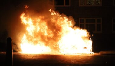 Meerdere autobranden in zelfde wijk - Omroep West