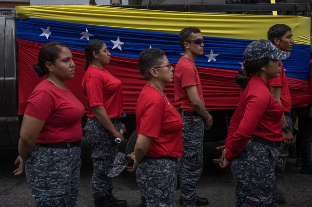 Politiecadetten vormen een formatie tijdens een studentendemonstratie die is uitgeroepen door de Venezolaanse regering in Caracas, 21 november.