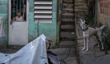 In de schaduw van de Amerikaanse troepenopbouw is Venezuela vooral bezig met overleven