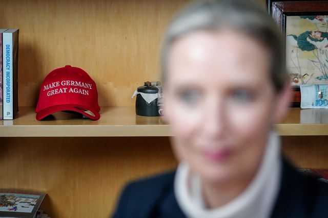 AfD-leider Alice Weidel in januari in haar kantoor in Berlijn, voorafgaand aan een livegesprek met de Amerikaanse miljardair Elon Musk op diens platform X.