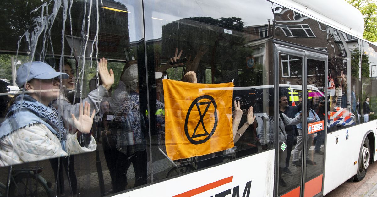 OM vervolgt PVV-Statenlid Ronald van Tiggelen voor aanrijding klimaatdemonstrant
