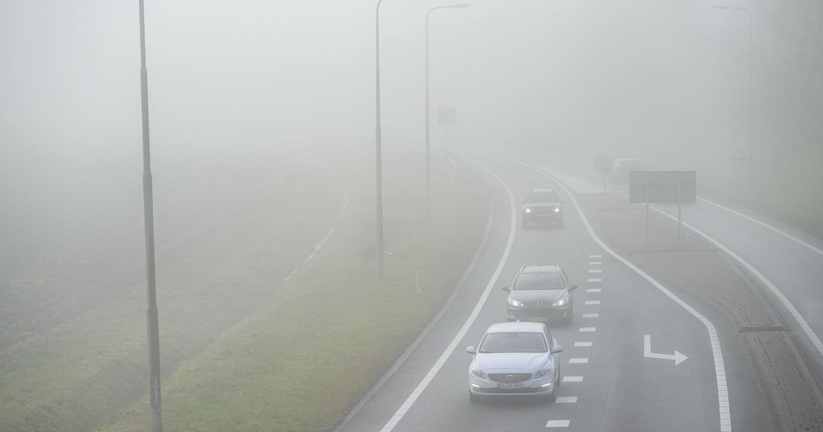 KNMI waarschuwt voor dichte mist tot na middernacht, meldingen van gladheid in de provincie