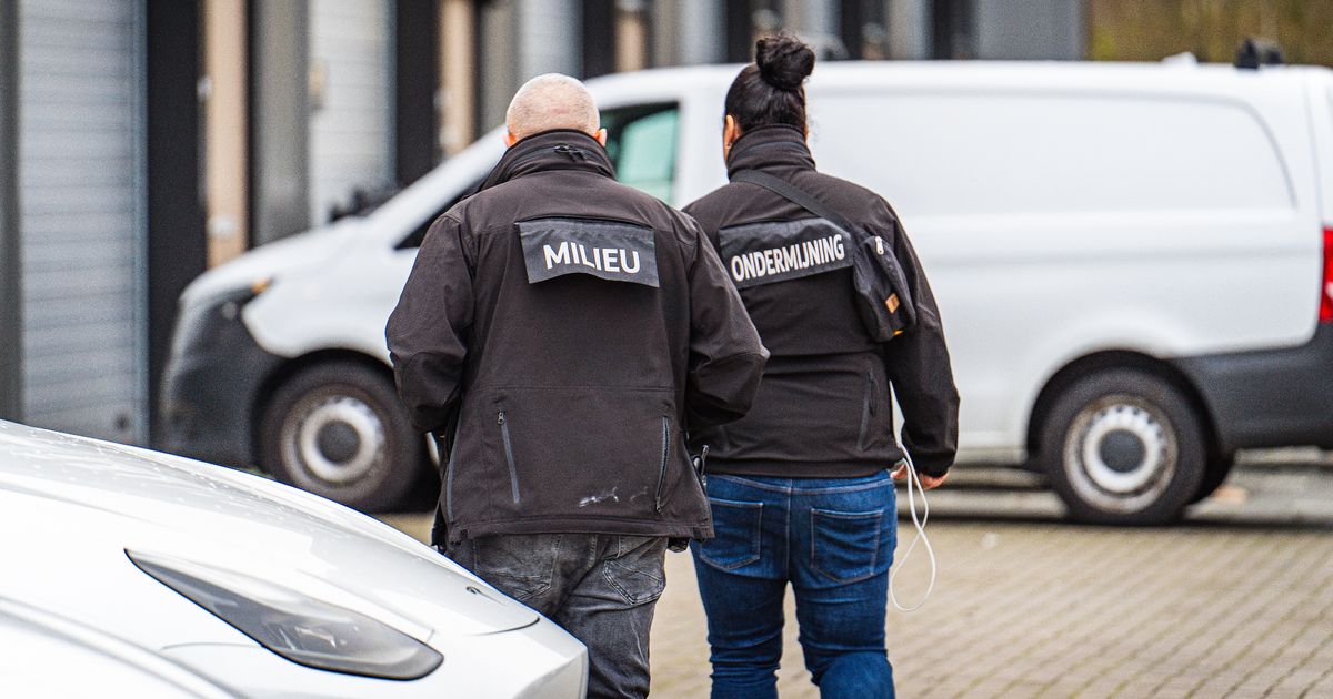 Grote politiecontrole op bedrijventerrein, panden en auto's uitgebreid doorzocht
