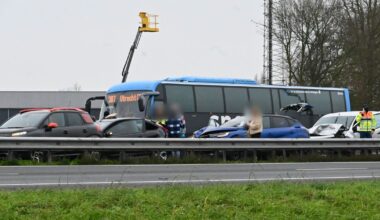 Snelweg weer open na kettingbotsing met vier auto's - Rijnmond