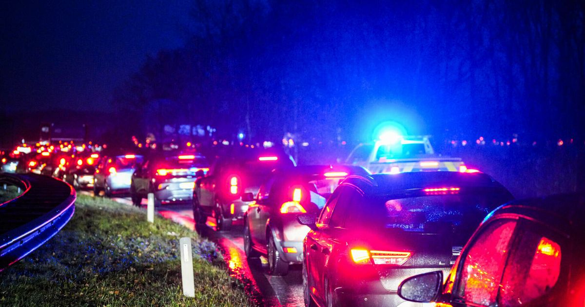 Flinke files op Drentse snelwegen, A28 tussen Beilen en Assen dicht na ongeluk