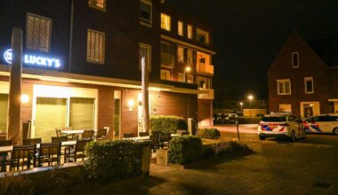 Man overvalt snackbar met mes en neemt paar honderd euro mee - RTV Utrecht