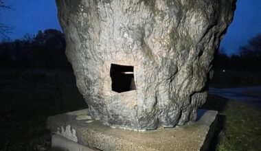 Gat gezaagd in bronzen kunstwerk Almere: 'Dit is diefstal'