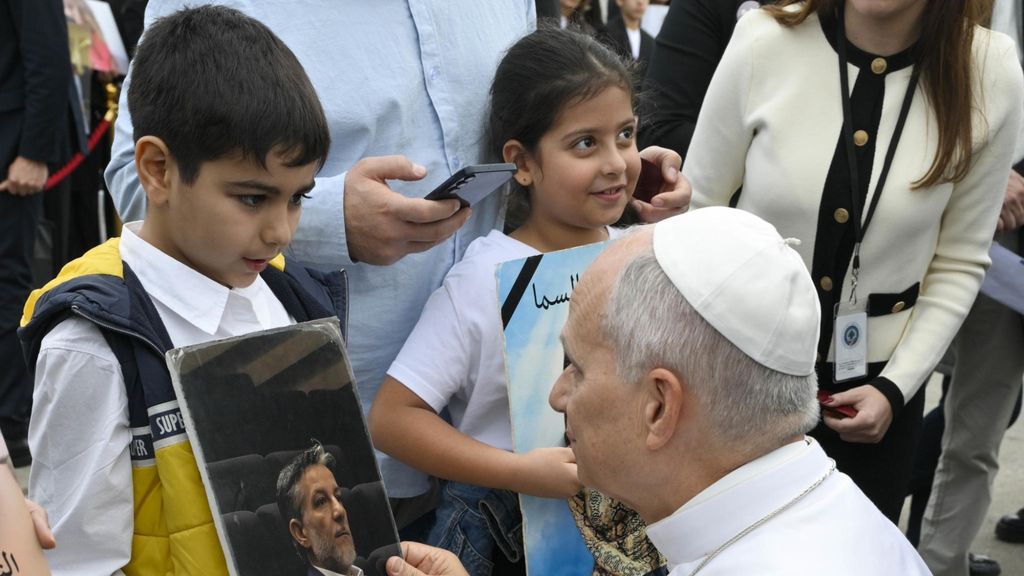 Paus spreekt op laatste reisdag met nabestaanden van havenexplosie Beiroet