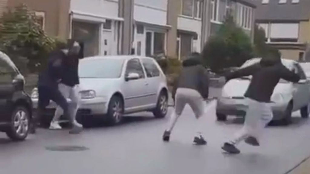 Jongen gewond bij ogenschijnlijke stunt met auto, bestuurder (18) vast