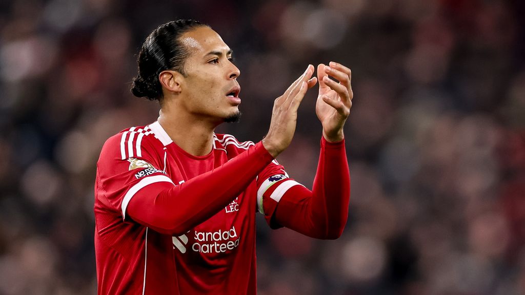 Van Dijk onder vuur in Engeland, moet Oranje zich zorgen maken om zijn aanvoerder?
