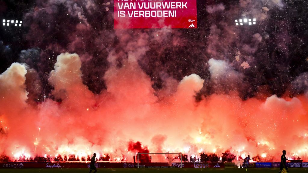 Aangifte tegen tiental Ajaxsupporters voor ongeregeldheden bij Ajax-FC Groningen
