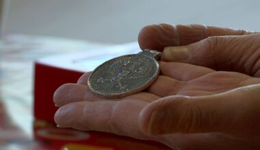 Burgemeester Middelburg heeft verloren penning ambtsketen weer terug