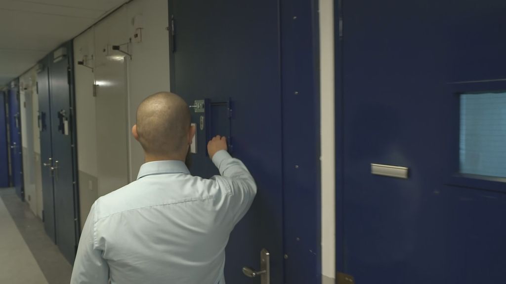 Steeds meer tbs'ers wachten op plek in kliniek en krijgen schadevergoeding